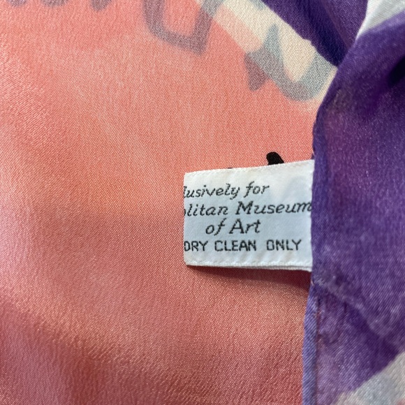 Metropolitan Museum of Art silk scarf - Picture 14 of 14